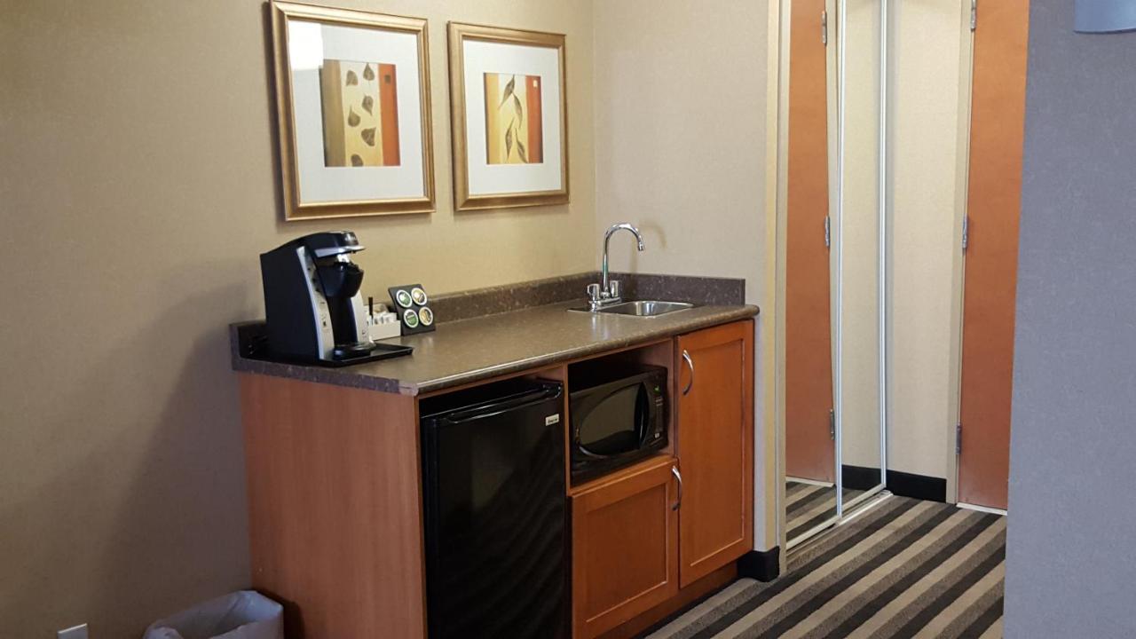 Days Inn & Suites By Wyndham Edmonton Airport Leduc Zewnętrze zdjęcie