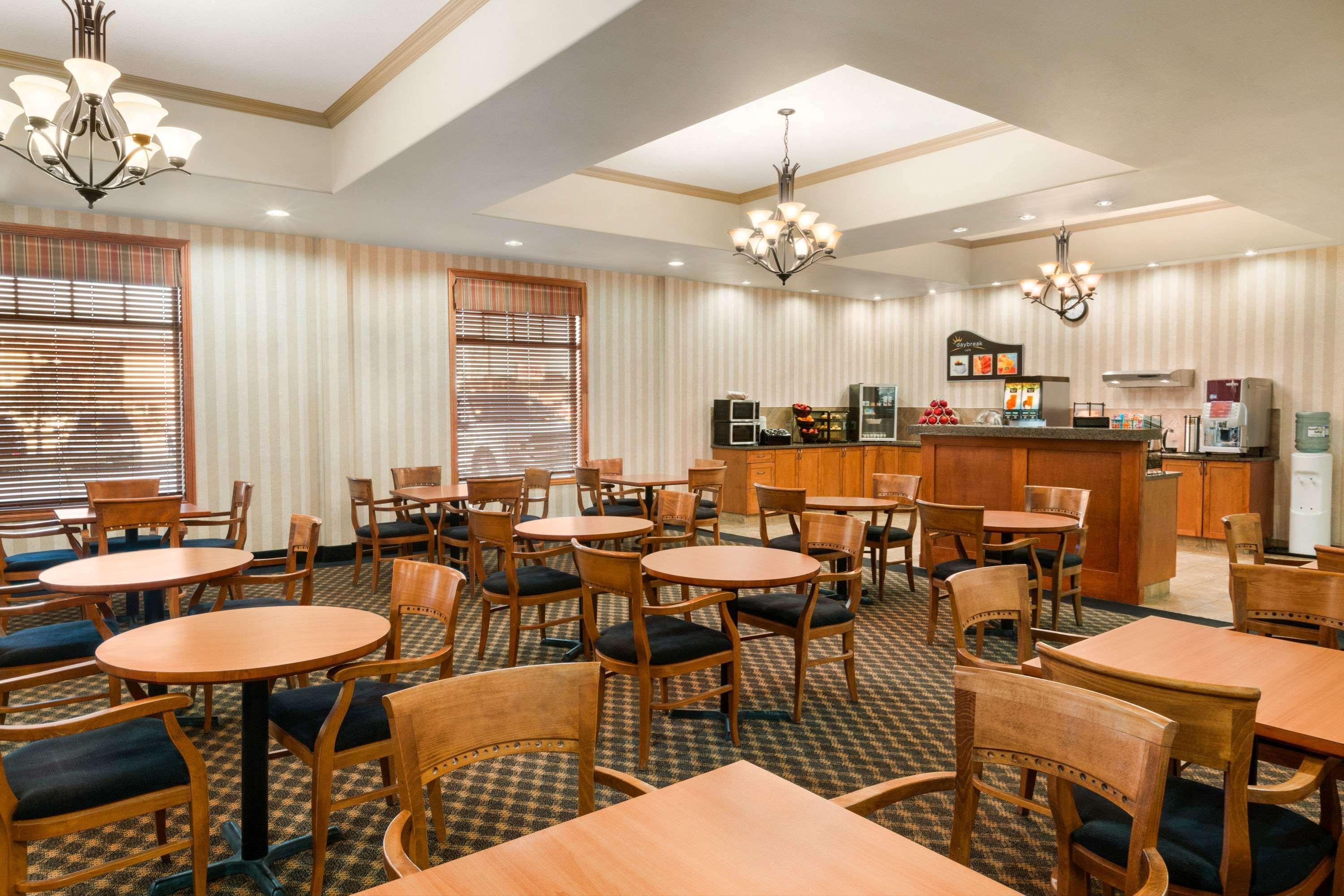 Days Inn & Suites By Wyndham Edmonton Airport Leduc Zewnętrze zdjęcie