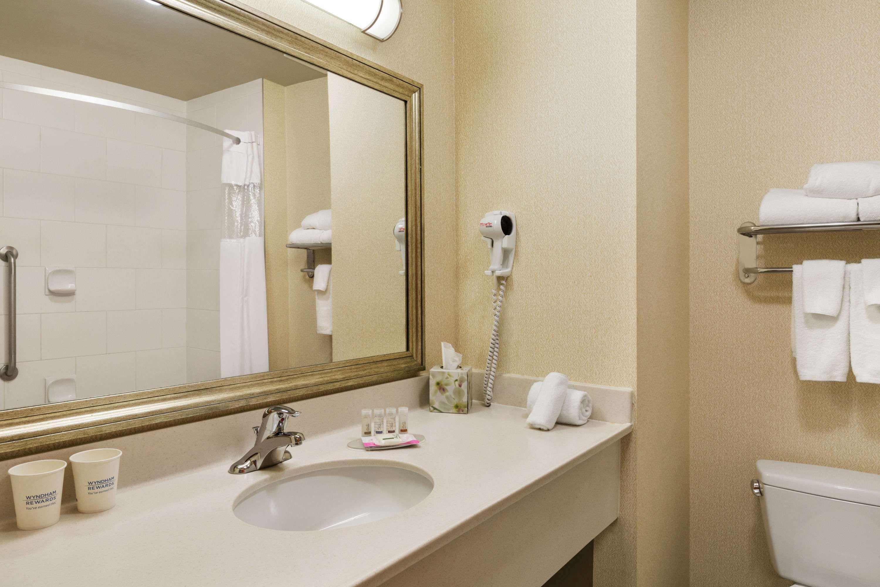 Days Inn & Suites By Wyndham Edmonton Airport Leduc Zewnętrze zdjęcie