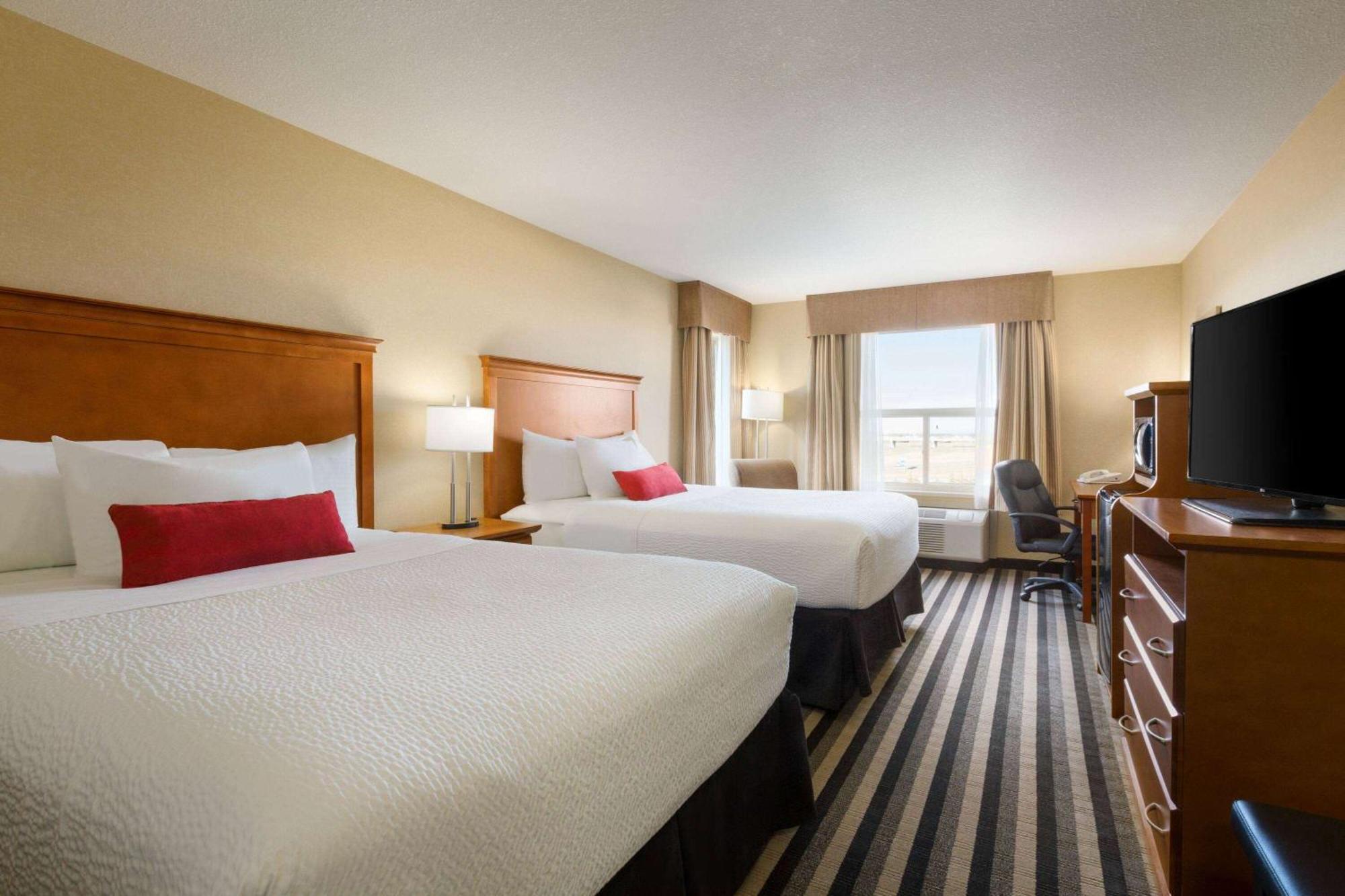 Days Inn & Suites By Wyndham Edmonton Airport Leduc Zewnętrze zdjęcie