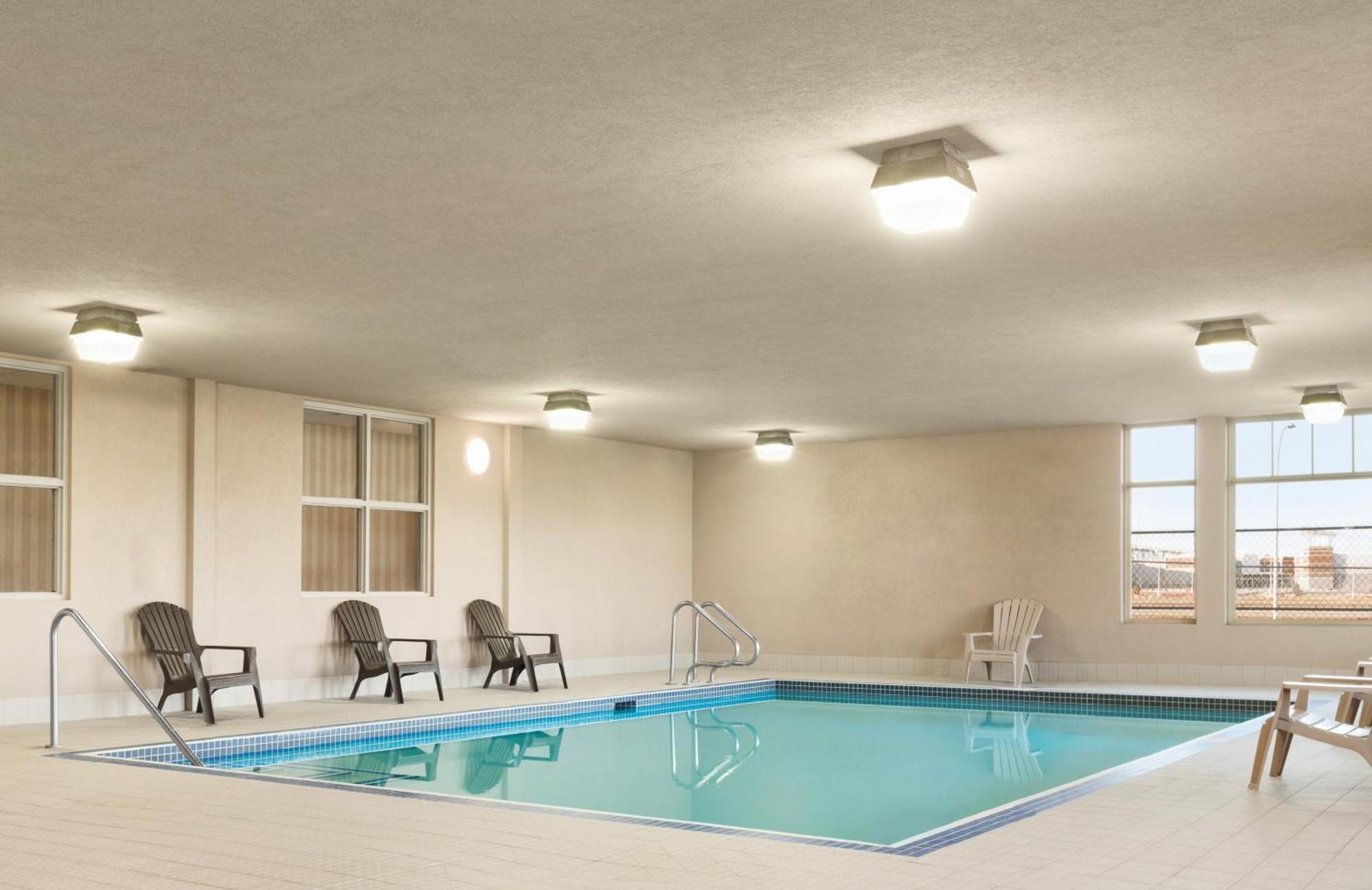Days Inn & Suites By Wyndham Edmonton Airport Leduc Zewnętrze zdjęcie