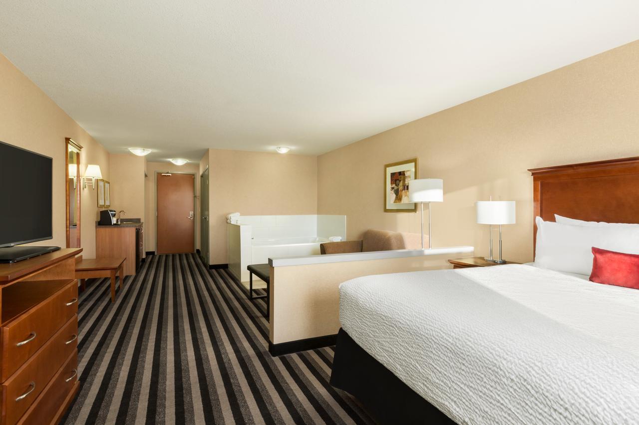 Days Inn & Suites By Wyndham Edmonton Airport Leduc Zewnętrze zdjęcie