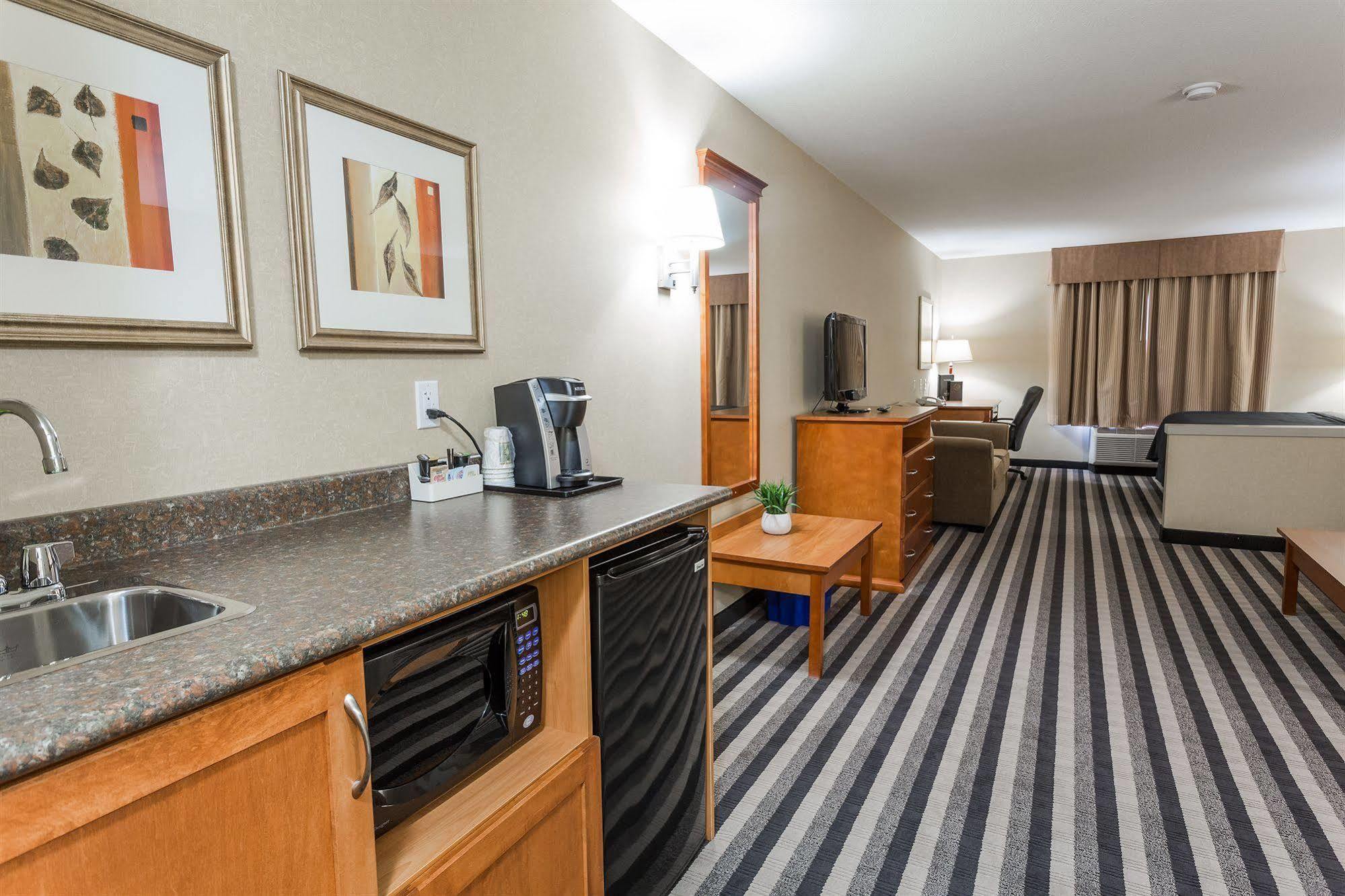 Days Inn & Suites By Wyndham Edmonton Airport Leduc Zewnętrze zdjęcie